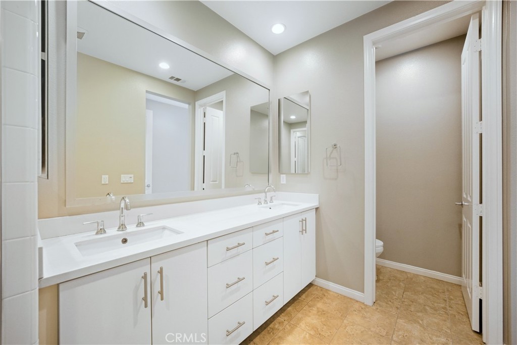 810 East Promenade, Unit C Azusa, CA 91702 - Photo 26 of 41 Bathroom 1