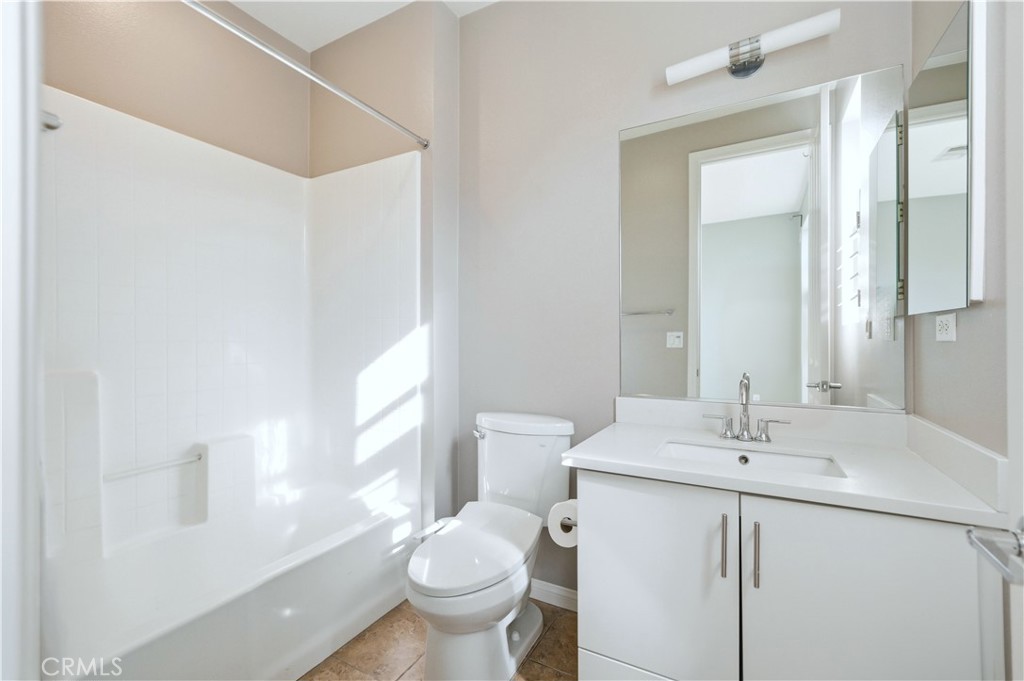 810 East Promenade, Unit C Azusa, CA 91702 - Photo 27 of 41 Bathroom 2