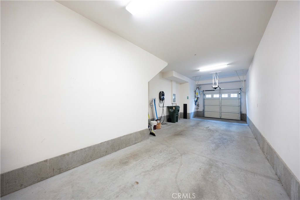 810 East Promenade, Unit C Azusa, CA 91702 - Photo 32 of 41 Garage