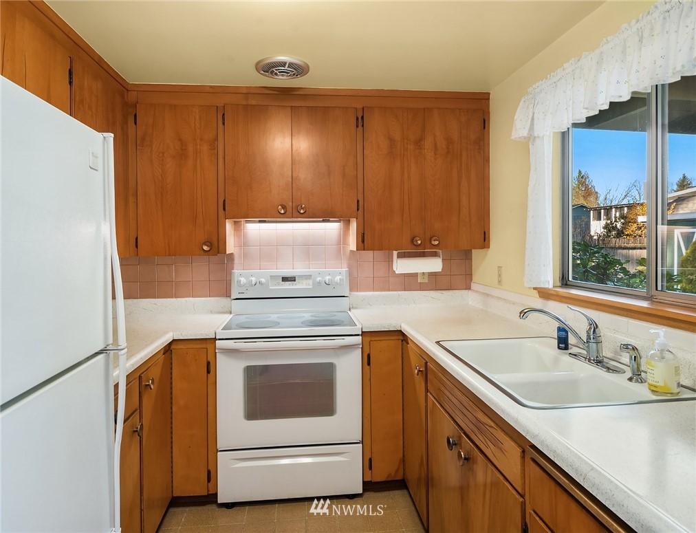 12364 Southeast 160th Street Renton, WA 98058 - Photo 9 of 26 Gallery Image 9
