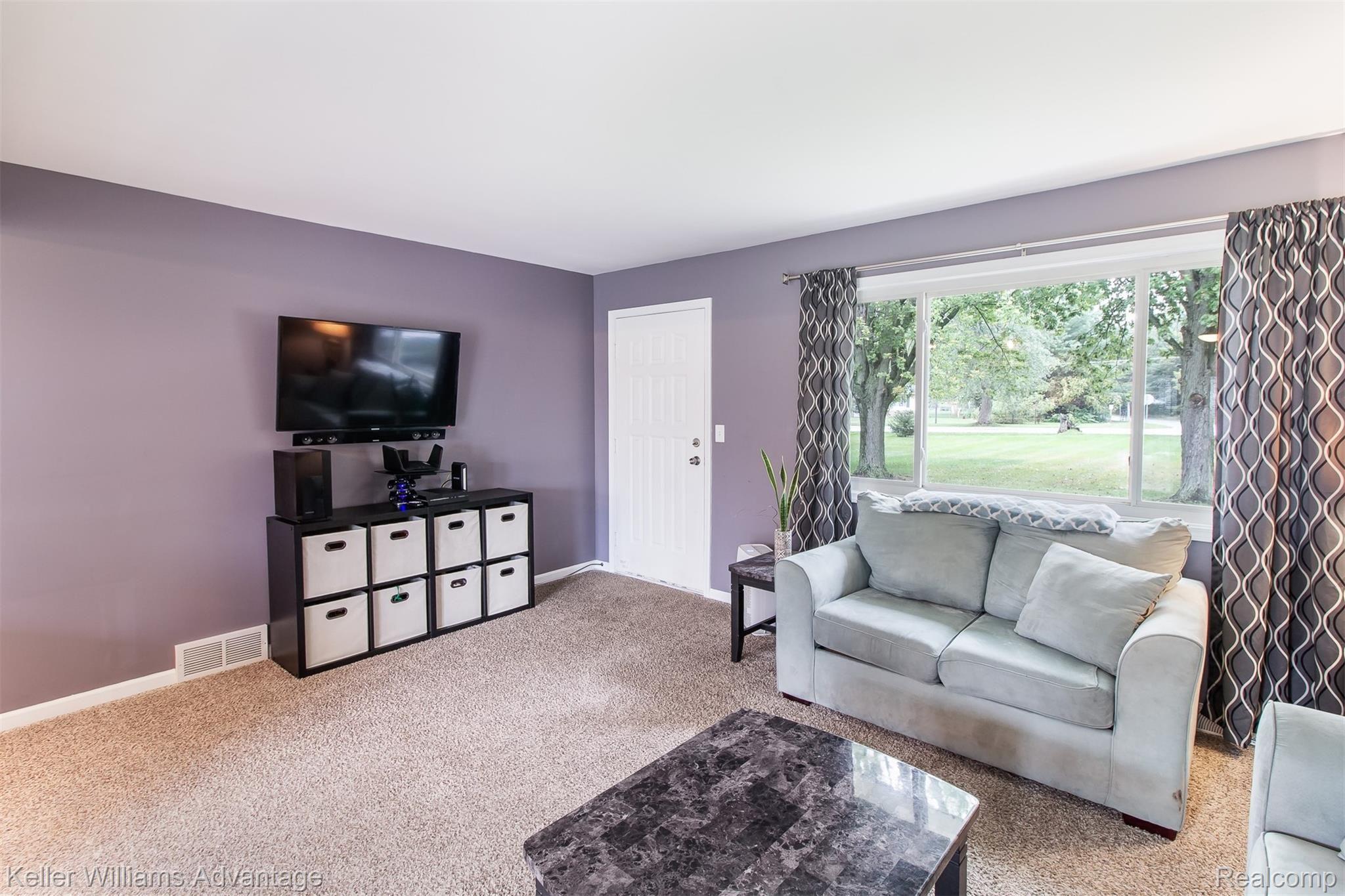 8302 North McKinley Road Flushing, MI 48433 - Photo 6 of 33 NMcKinleyRd_8302_Living_02.jpg
