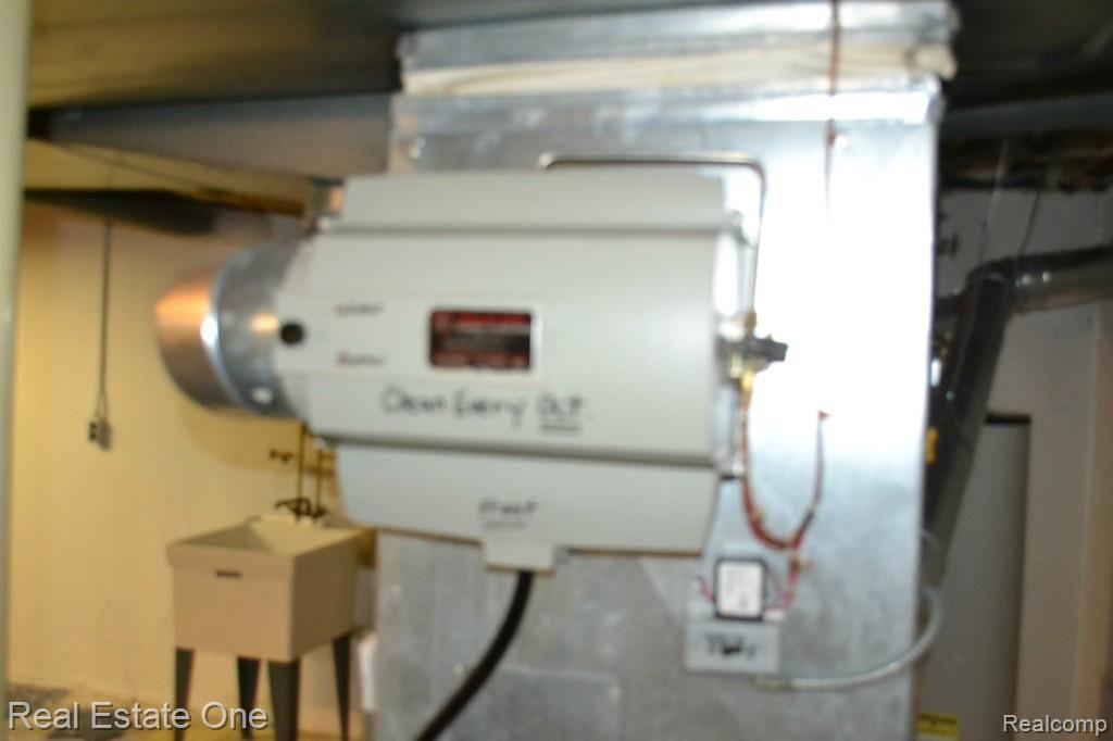 419 Lake Forest Road Rochester, MI 48309 - Photo 76 of 99 Humidifier