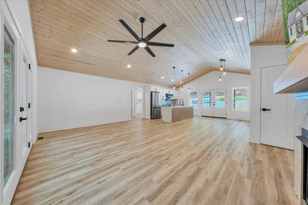 2365 Lakewood Forest Road Moneta, VA 24121 - Photo 14 of 90 Living Room