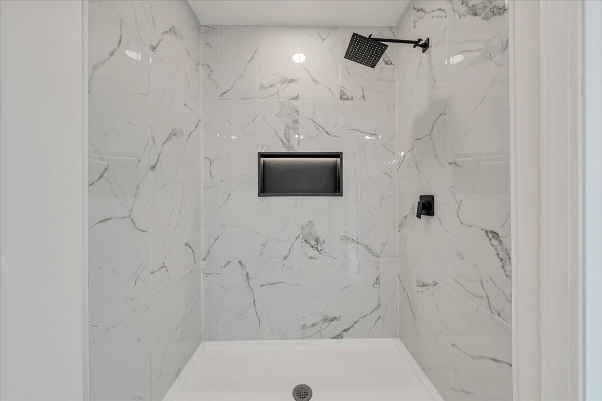 2365 Lakewood Forest Road Moneta, VA 24121 - Photo 23 of 90 Bathroom