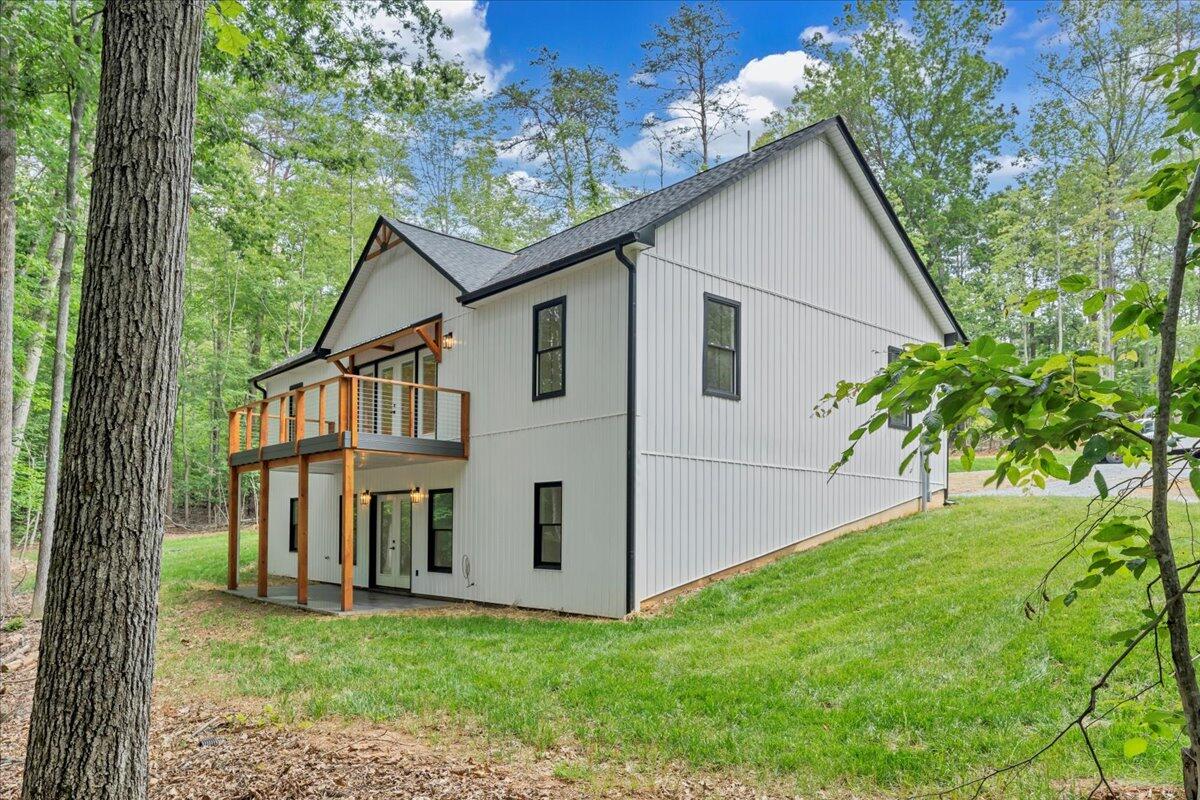 2365 Lakewood Forest Road Moneta, VA 24121 - Photo 3 of 90 Rear