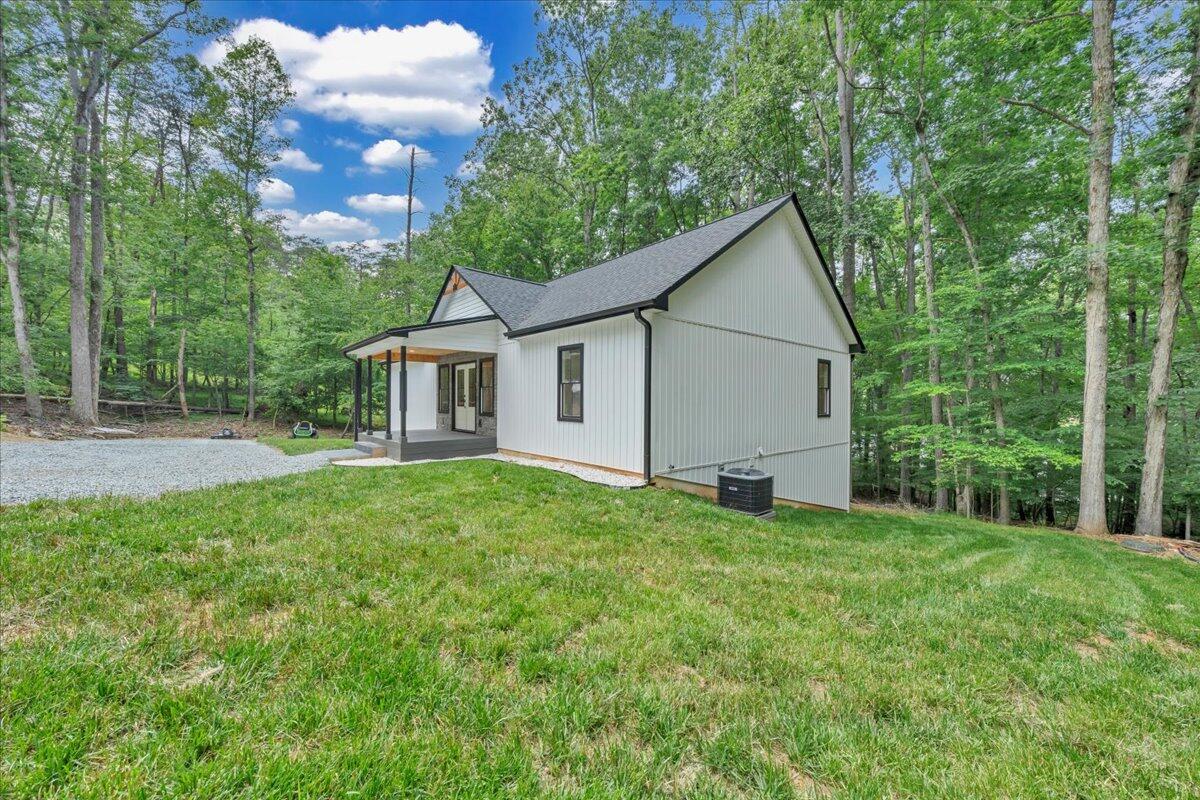 2365 Lakewood Forest Road Moneta, VA 24121 - Photo 51 of 90 Side View