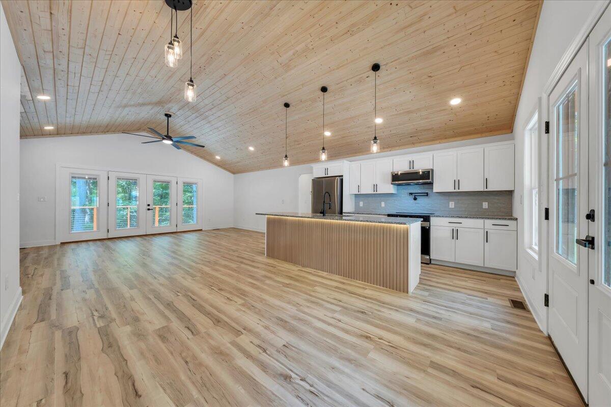 2365 Lakewood Forest Road Moneta, VA 24121 - Photo 9 of 90 Living Room & Kitchen
