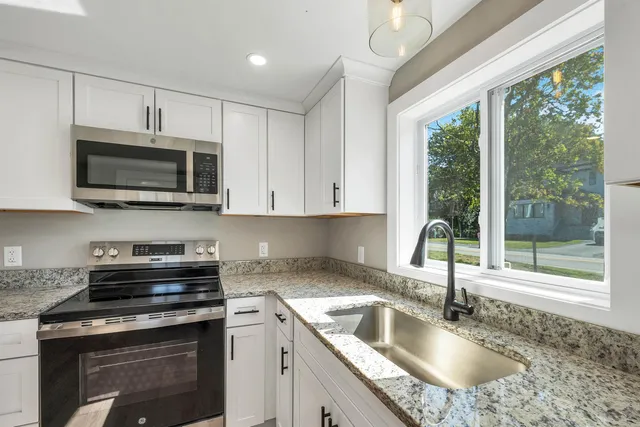 $649,900 | 85 Shadow Lake Road, Salem, NH 03079