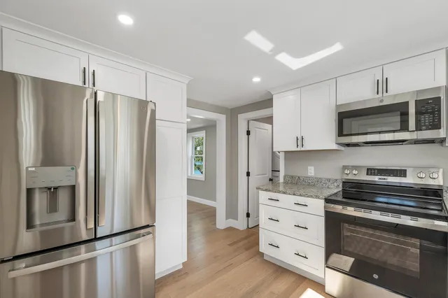 $649,900 | 85 Shadow Lake Road, Salem, NH 03079