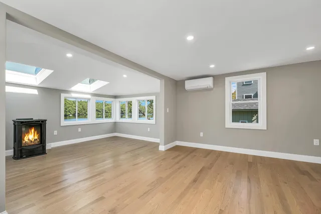 $649,900 | 85 Shadow Lake Road, Salem, NH 03079