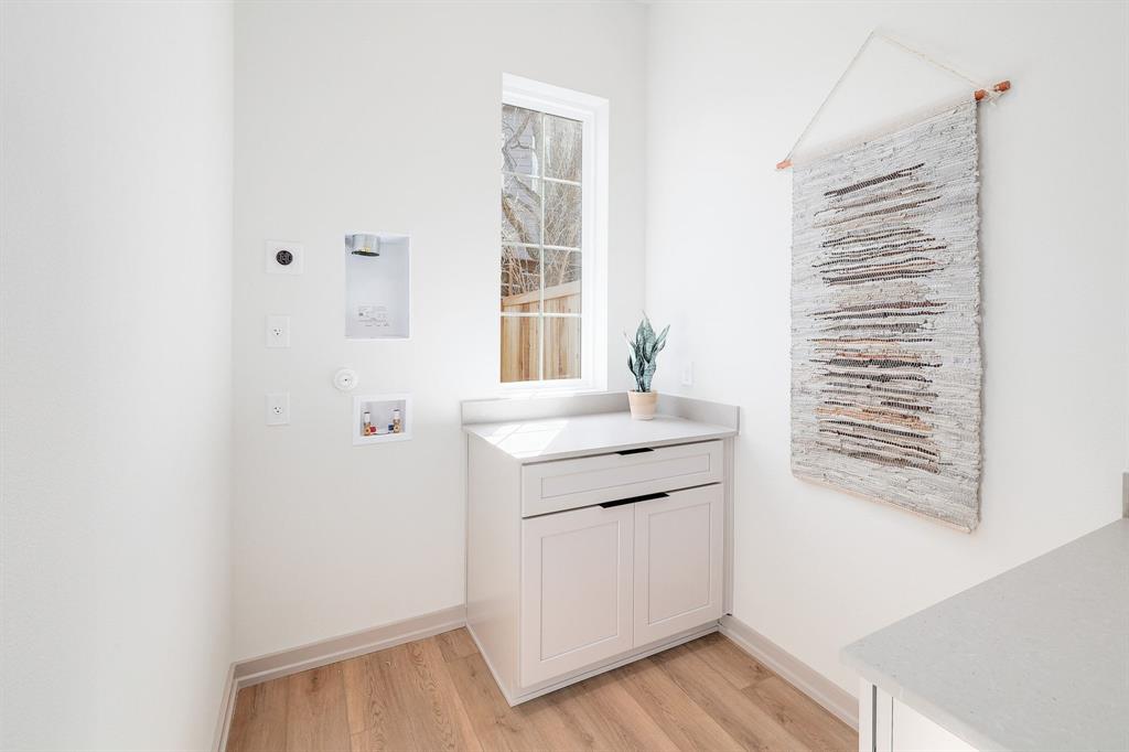 1732 Bunche Road, Unit B2 Austin, TX 78721 - Photo 20 of 22 a room with a window and a sink