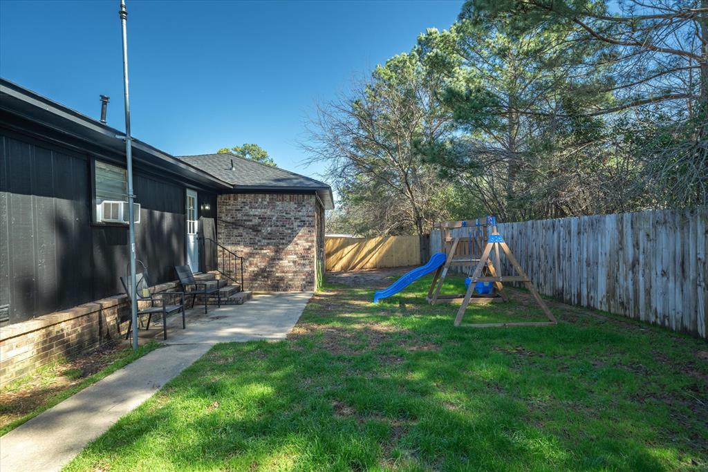 1460 Forrest Drive Canton, TX 75103 - Photo 31 of 36 a view of park with entertaining space