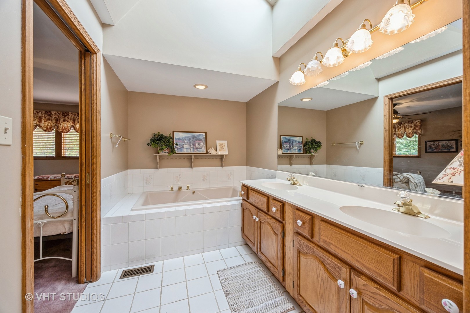 229 Shea Drive Flossmoor, IL 60422 - Photo 13 of 25 a bathroom with a tub a double vanity sink and a mirror