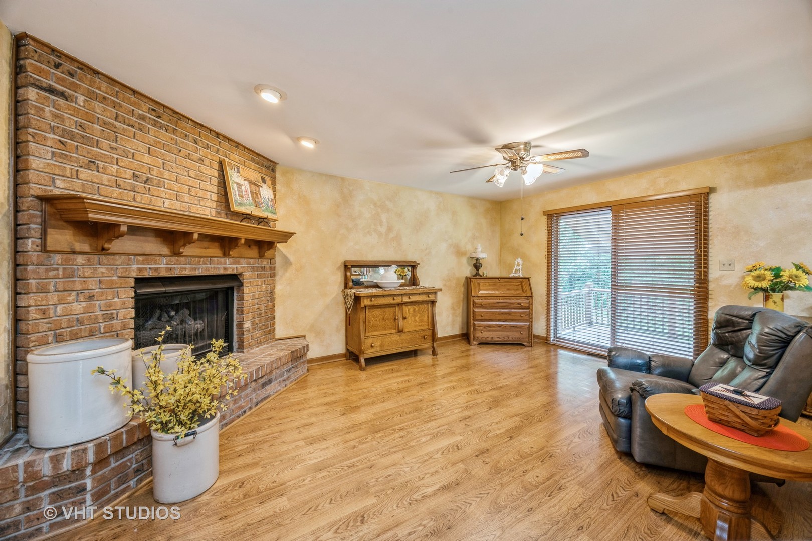 229 Shea Drive Flossmoor, IL 60422 - Photo 6 of 25 a living room with furniture and a fireplace