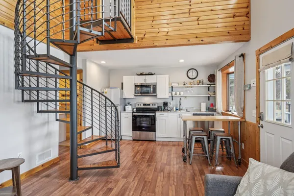 $775,000 | W9350 County Road, Poynette, WI 53955