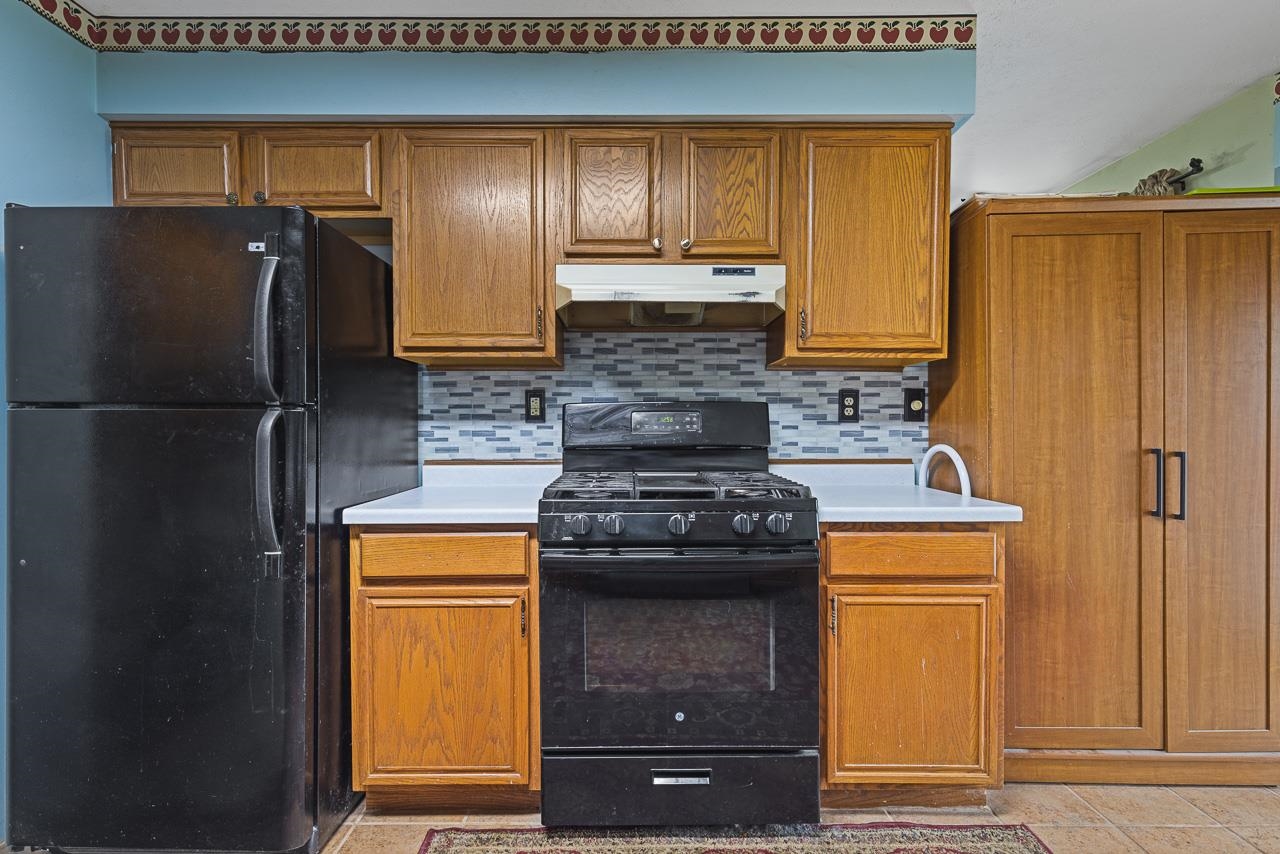 175 Harvest Moon Trail Capron, IL 61012 - Photo 8 of 27 a kitchen with a refrigerator and a stove