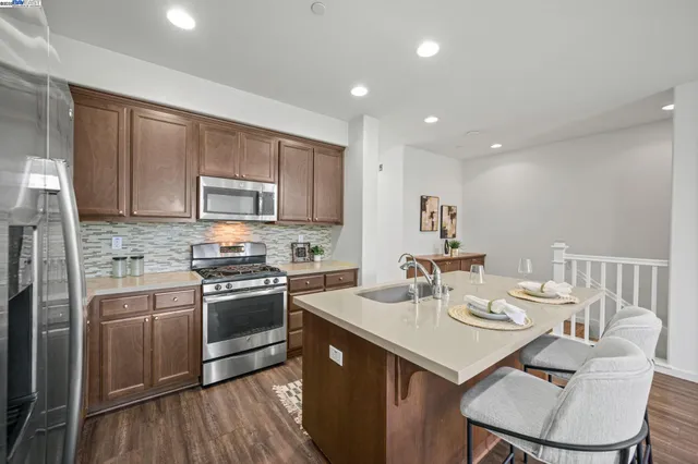 $1,175,000 | 2336 Carbondale Way, Dublin, CA 94568