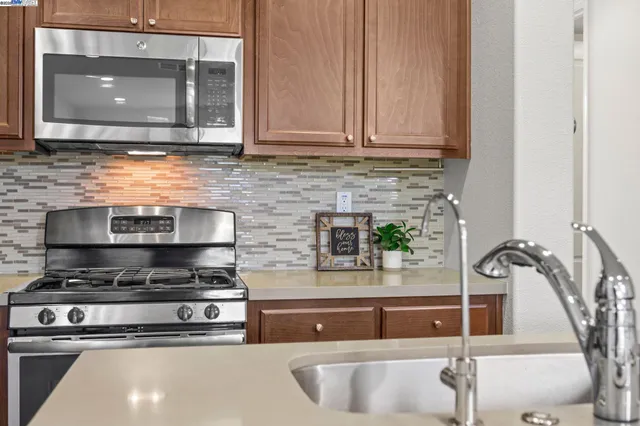 $1,175,000 | 2336 Carbondale Way, Dublin, CA 94568