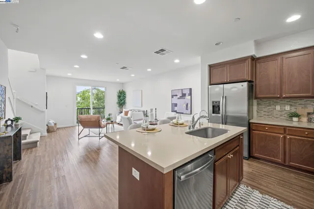 $1,175,000 | 2336 Carbondale Way, Dublin, CA 94568