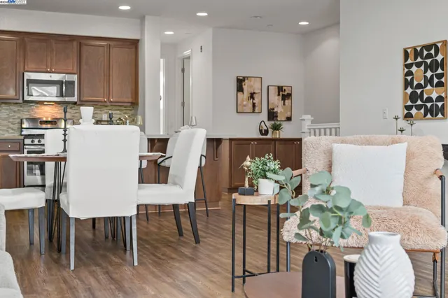 $1,175,000 | 2336 Carbondale Way, Dublin, CA 94568