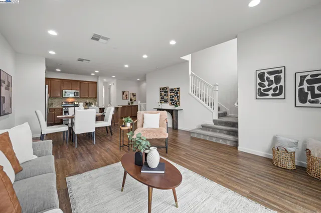 $1,175,000 | 2336 Carbondale Way, Dublin, CA 94568