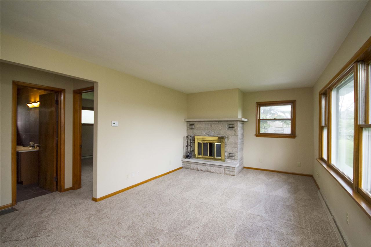 8520 Decatur Road Fort Wayne, IN 46816 - Photo 2 of 33