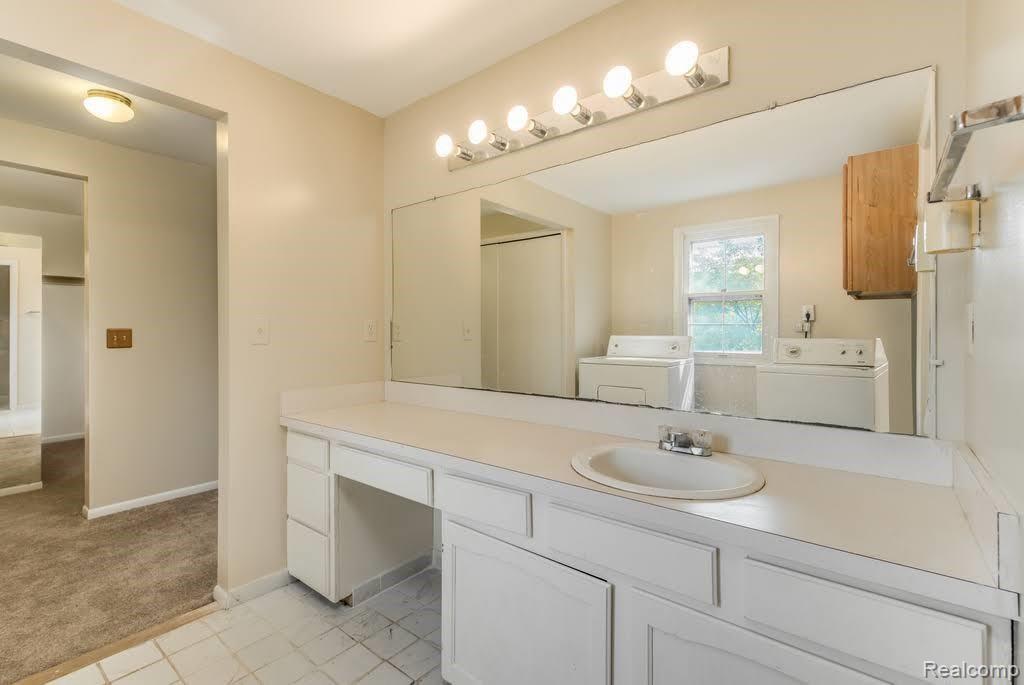 2484 Weathervane Road West Bloomfield, MI 48324 - Photo 19 of 40 Gallery Image 19