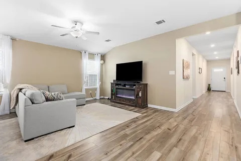 $340,000 | 934 Main Street, Hutto, TX 78634