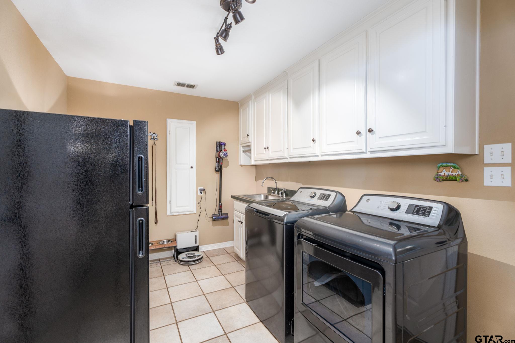 14312 East Ridge Road Arp, TX 75750 - Photo 23 of 44 a utility room with dryer and washer