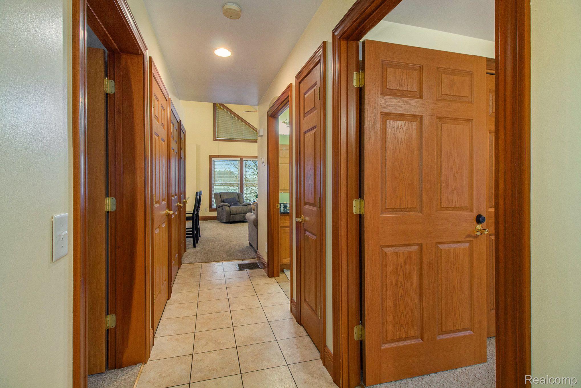 1697 Triangle Lake Road Howell, MI 48843 - Photo 4 of 25 Gallery Image 4
