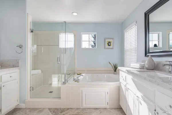 $1,070,000 | 10 Summerbrooke Circle, Napa, CA 94558