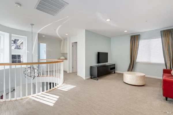 $1,070,000 | 10 Summerbrooke Circle, Napa, CA 94558