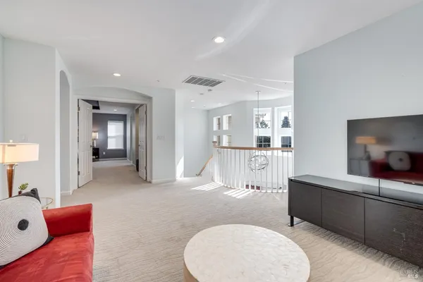 $1,070,000 | 10 Summerbrooke Circle, Napa, CA 94558