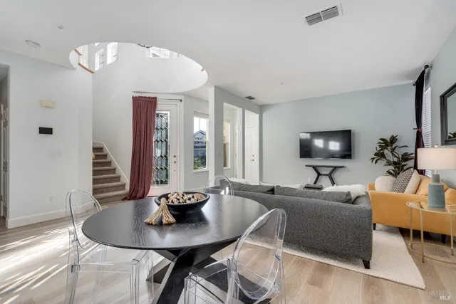 $1,150,000 | 10 Summerbrooke Circle, Napa, CA 94558