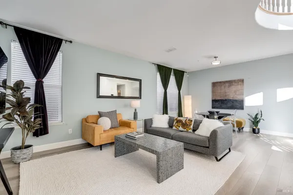 $1,070,000 | 10 Summerbrooke Circle, Napa, CA 94558