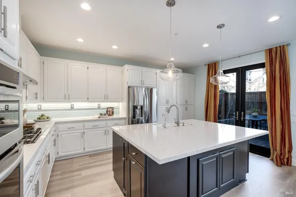 $1,070,000 | 10 Summerbrooke Circle, Napa, CA 94558