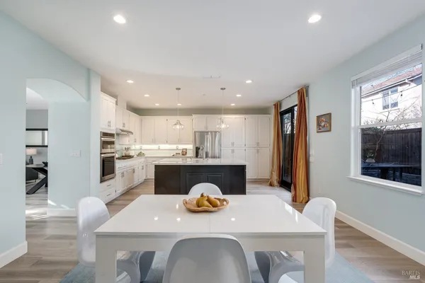 $1,070,000 | 10 Summerbrooke Circle, Napa, CA 94558