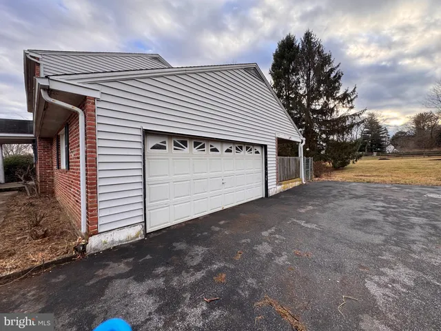 a view of a house with a yard and garage