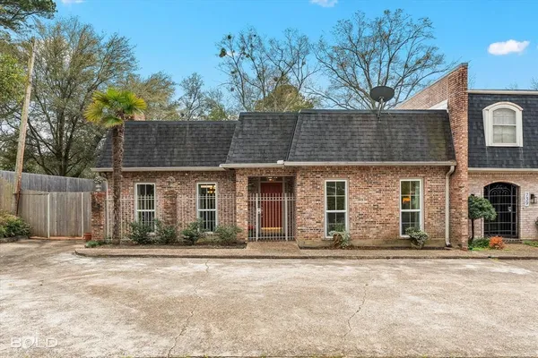 $285,000 | 735 Villa Trabue Street, Shreveport, LA 71106