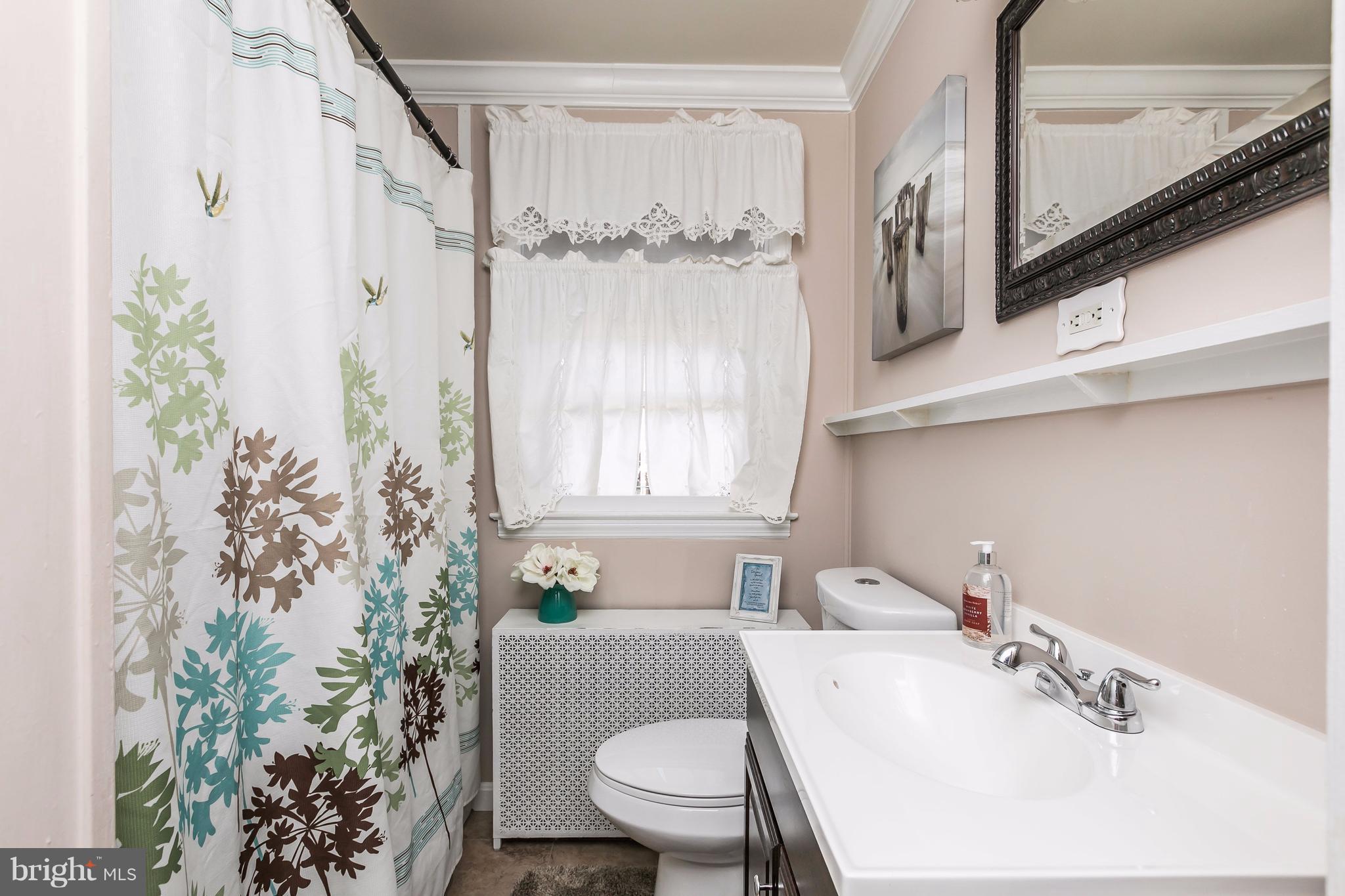 226 Arden Road West Baltimore, MD 21225 - Photo 17 of 29 Bath - upper level