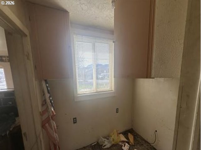 968 South 1st Street Union, OR 97883 - Photo 7 of 8 a room with a window