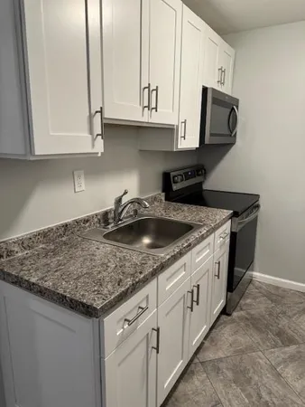 $2,075 | 210 Bergenline Avenue, Unit 8, Union City, NJ 07087