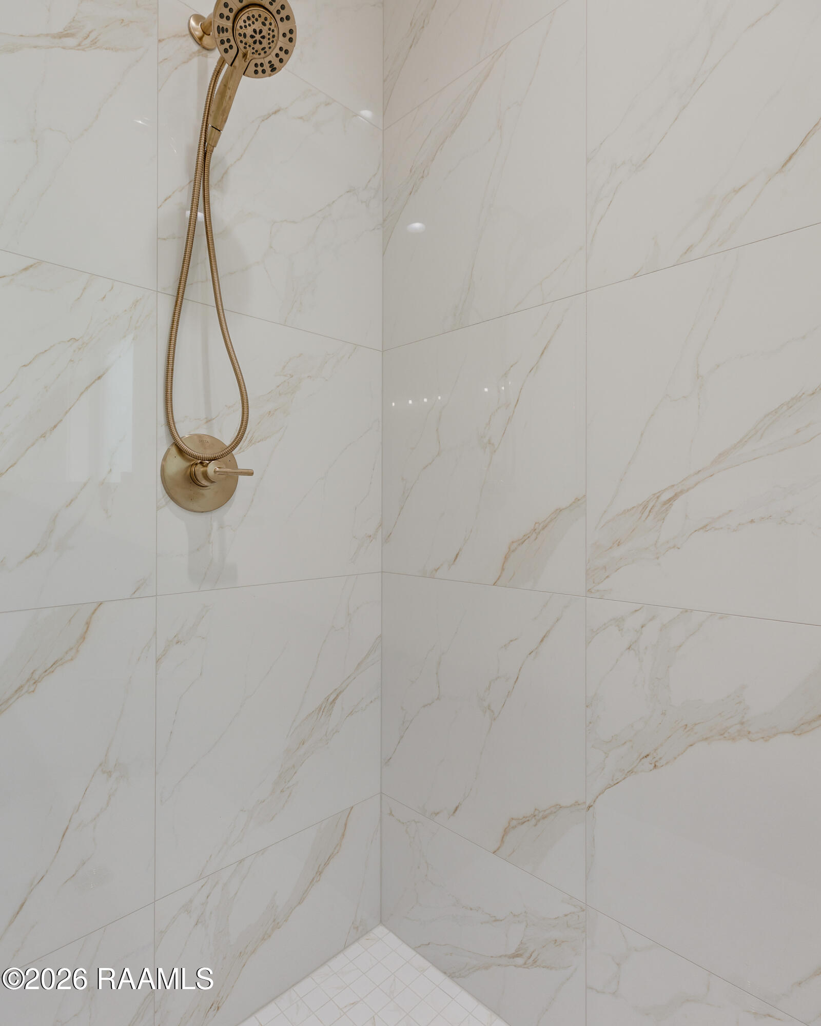 112 Spring Meadow Broussard, LA 70518 - Photo 17 of 37 Primary Shower