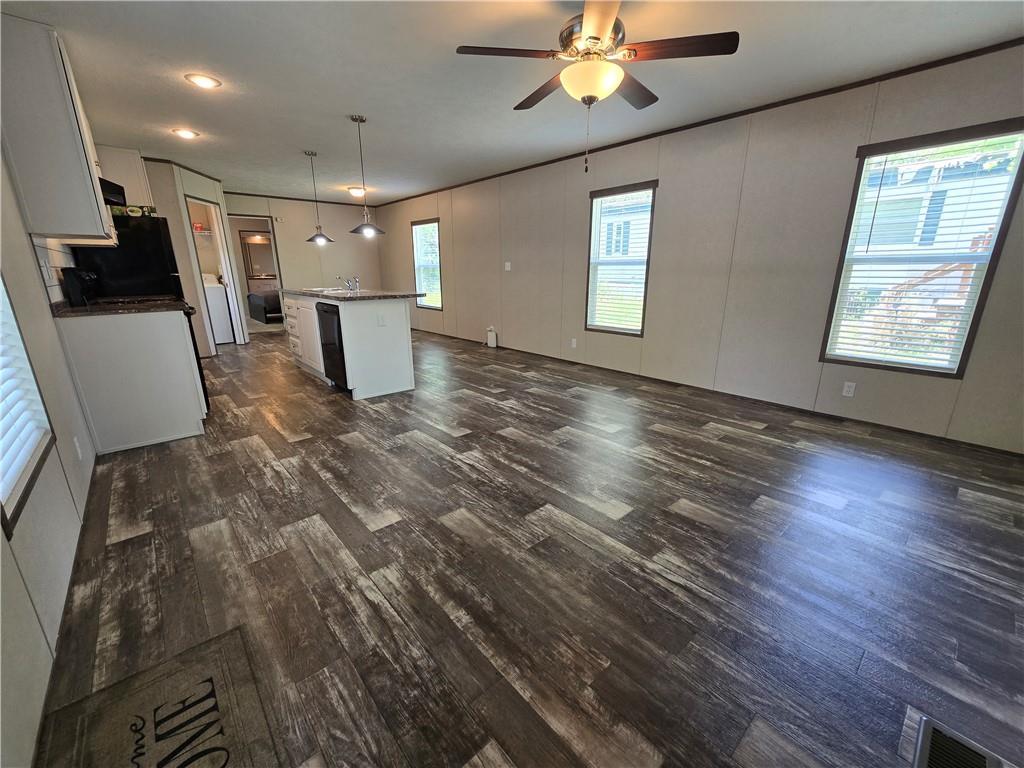 623 Falls Church Road Imperial, PA 15126 - Photo 3 of 30