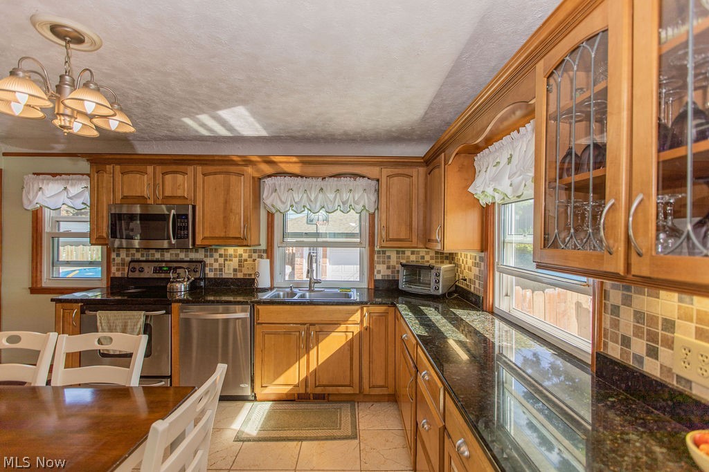 9516 Biddulph Road Cleveland, OH 44144 - Photo 8 of 25 Gallery Image 8