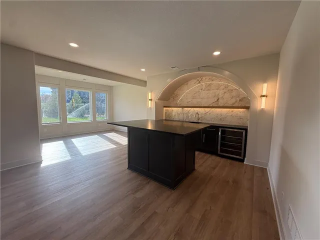 $849,000 | 4604 Northwest Luna Piena Way, Riverside, MO 64150