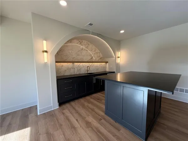 $849,000 | 4604 Northwest Luna Piena Way, Riverside, MO 64150