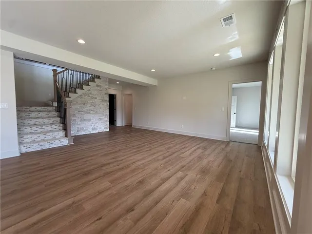 $849,000 | 4604 Northwest Luna Piena Way, Riverside, MO 64150