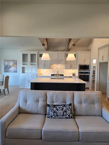 $849,000 | 4604 Northwest Luna Piena Way, Riverside, MO 64150