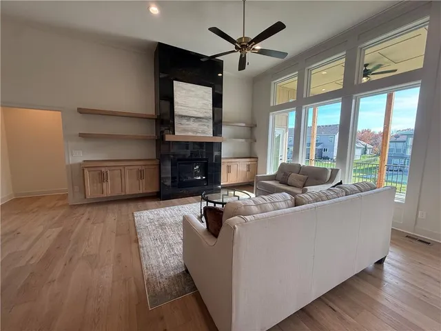 $849,000 | 4604 Northwest Luna Piena Way, Riverside, MO 64150